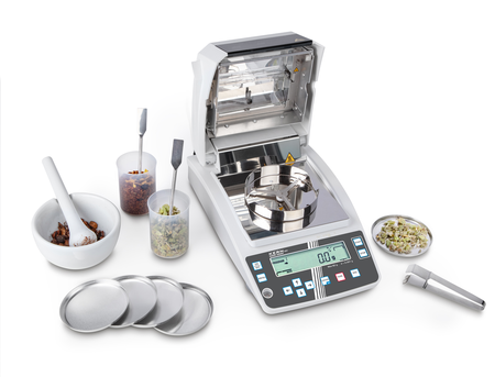 Penetapan Kadar Kelembaban dengan Moisture Analyzer dalam Industri Farmasi